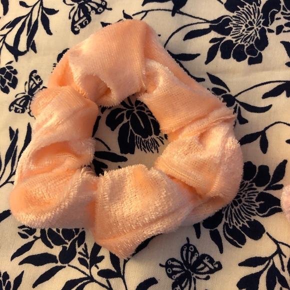 Trio of scrunchies pastel colors spring time - Picture 3 of 6